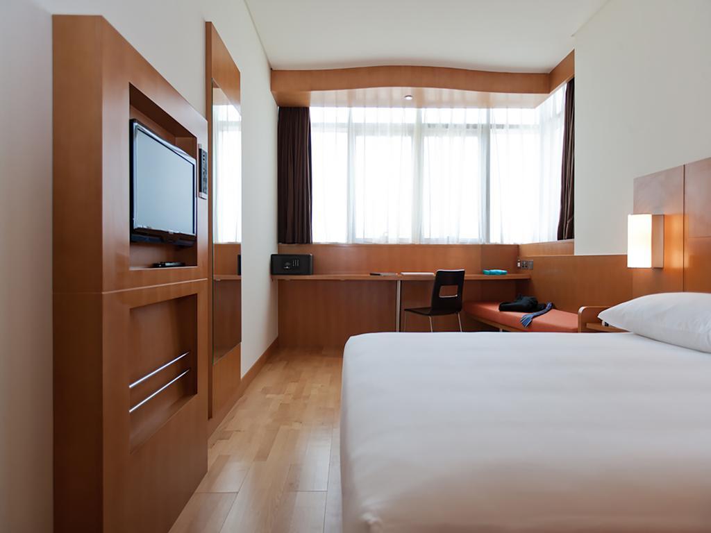 Ibis Gate Hotel 3*