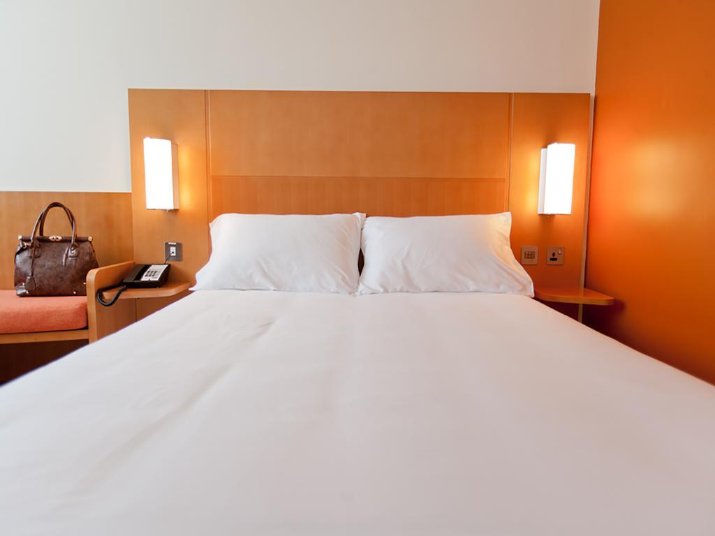 Ibis Gate Hotel