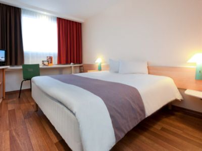 Ibis Gate Hotel 3*
